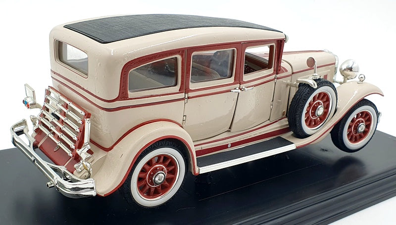 Anson 1/18 Scale Diecast 30396 - 1931 Peerless - White/Red