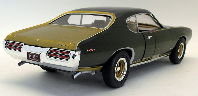 Auto World 1/18 Scale AMM1042/06 1969 Pontiac GTO Royal Bobcat Edition Green