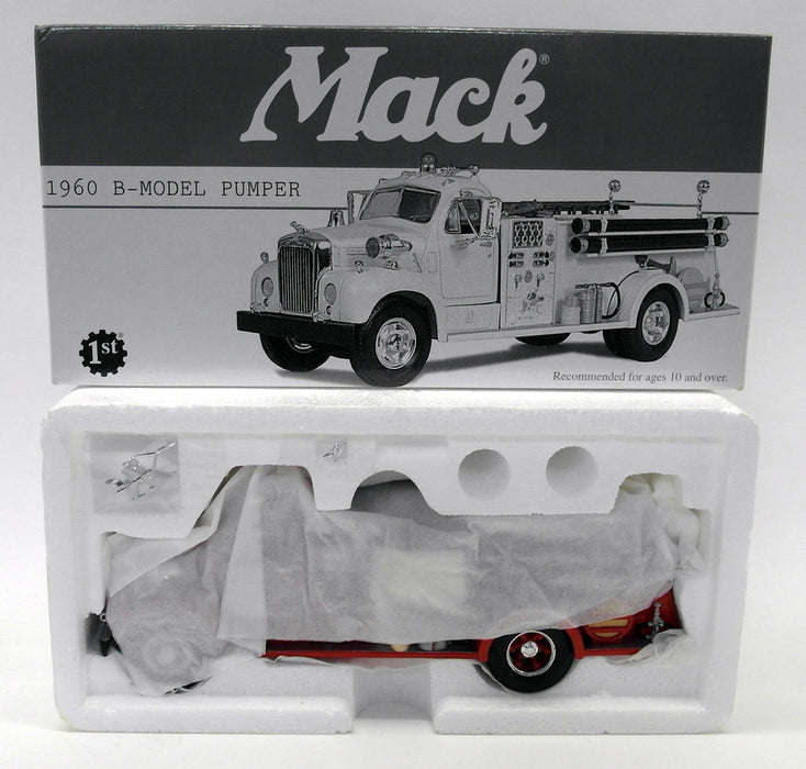 1st Gear 1/34 Scale - 19-2247 1960 Mack B-Model Pumper Newark F.D