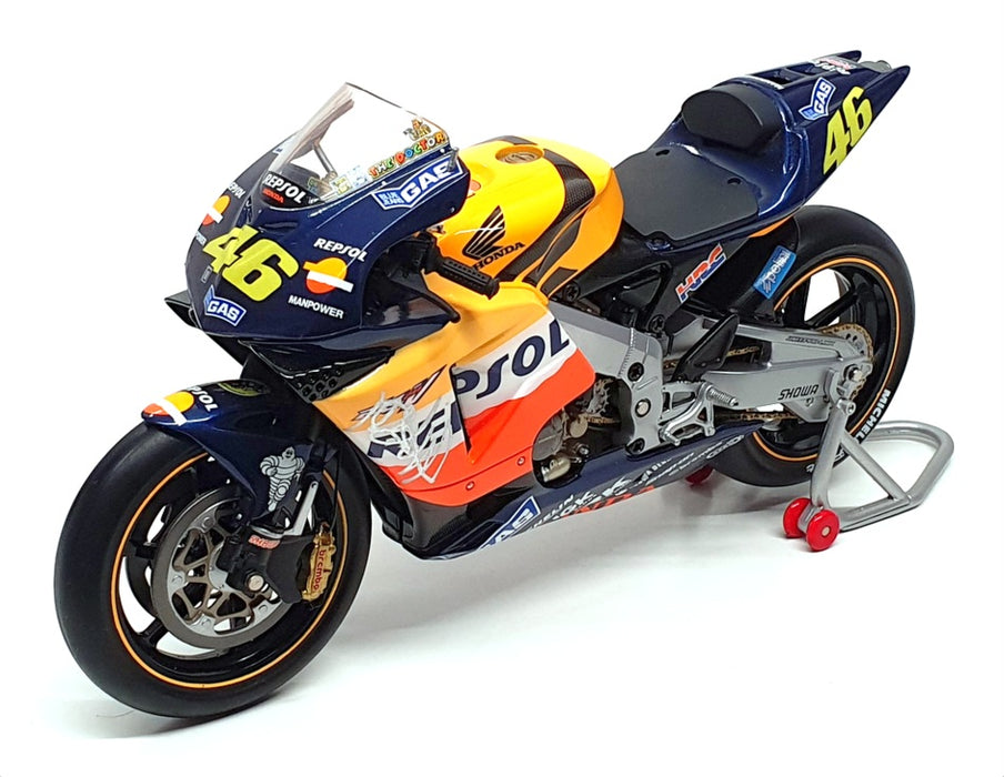 Minichamps 1/12 Scale 122 027146 - Honda RC211V Repsol V. Rossi 2002 SIGNED