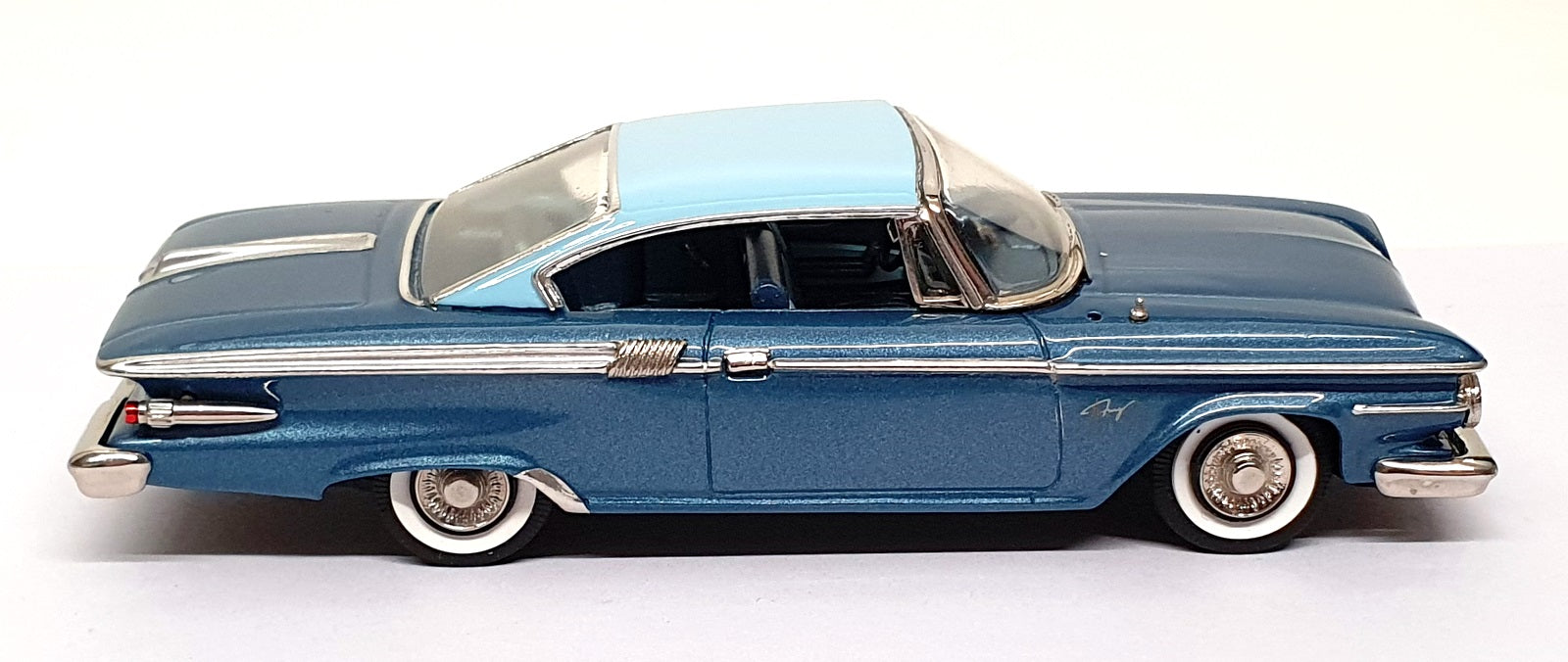 Highway Travellers 1/43 Scale HWT104 - 1961 Plymouth Fury 2Dr. Hardtop