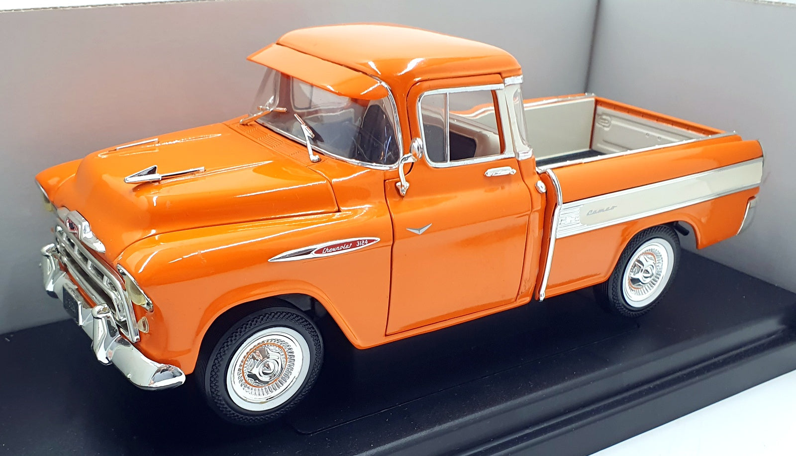 Ertl 1/18 Scale Diecast 36603 - '57 Cameo Pickup Happy Days - Orange/White