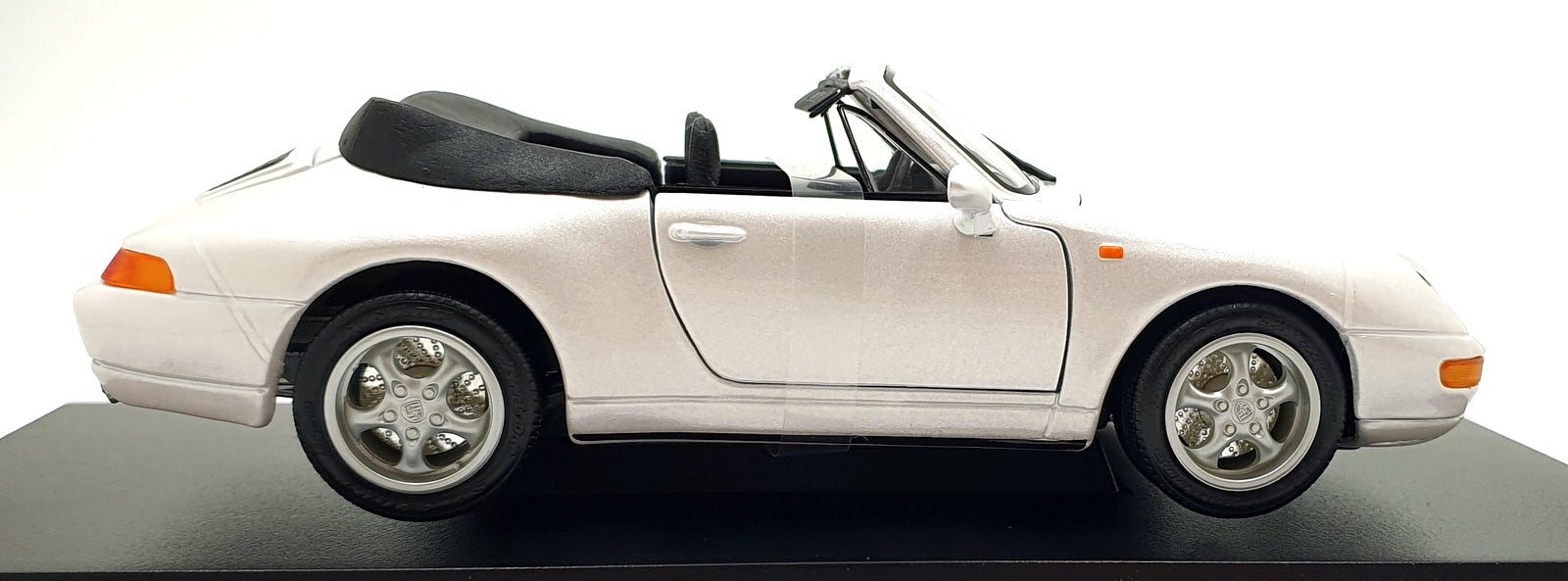 Maisto 1/18 Scale 46629 - Porsche 911 Carrera - Met. White