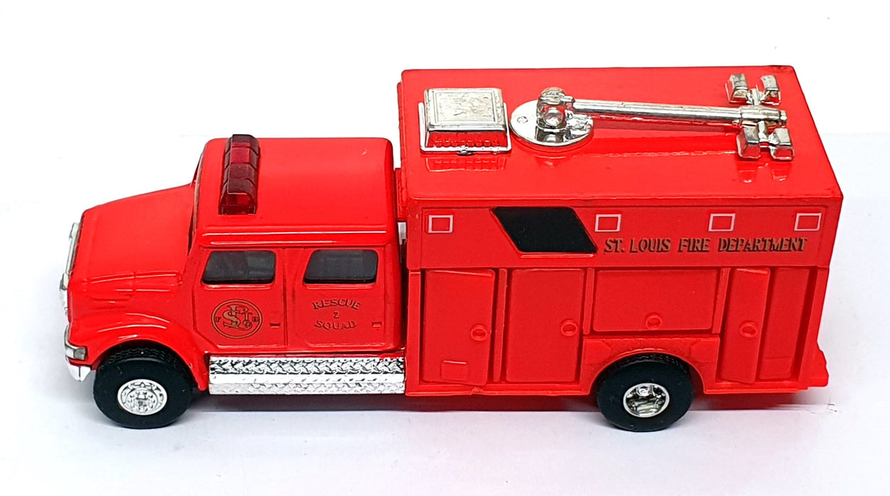 Road Champs 1/64 Scale 64605 - International Truck St. Louis Fire Dept. - Red