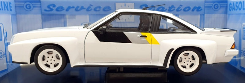 Revell 1/18 Scale 08819 - Opel Manta 400 (Homologation Car) - White