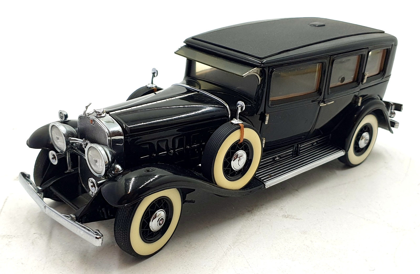 Franklin Mint 1/24 Scale 51225A - 1930 V-16 452 Cadillac Imperial Sedan - Black
