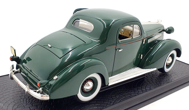 Fairfield Mint 1/18 Scale Diecast 18106 - 1936 Pontiac Deluxe - Green