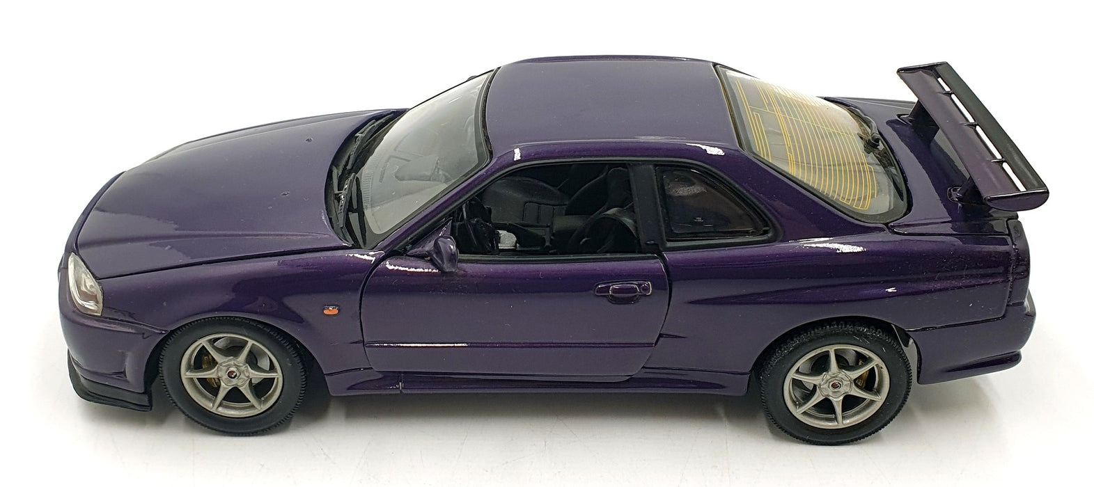 Motor Max 1/18 Scale Diecast 22426R - Nissan Skyline GT-R34 - Purple