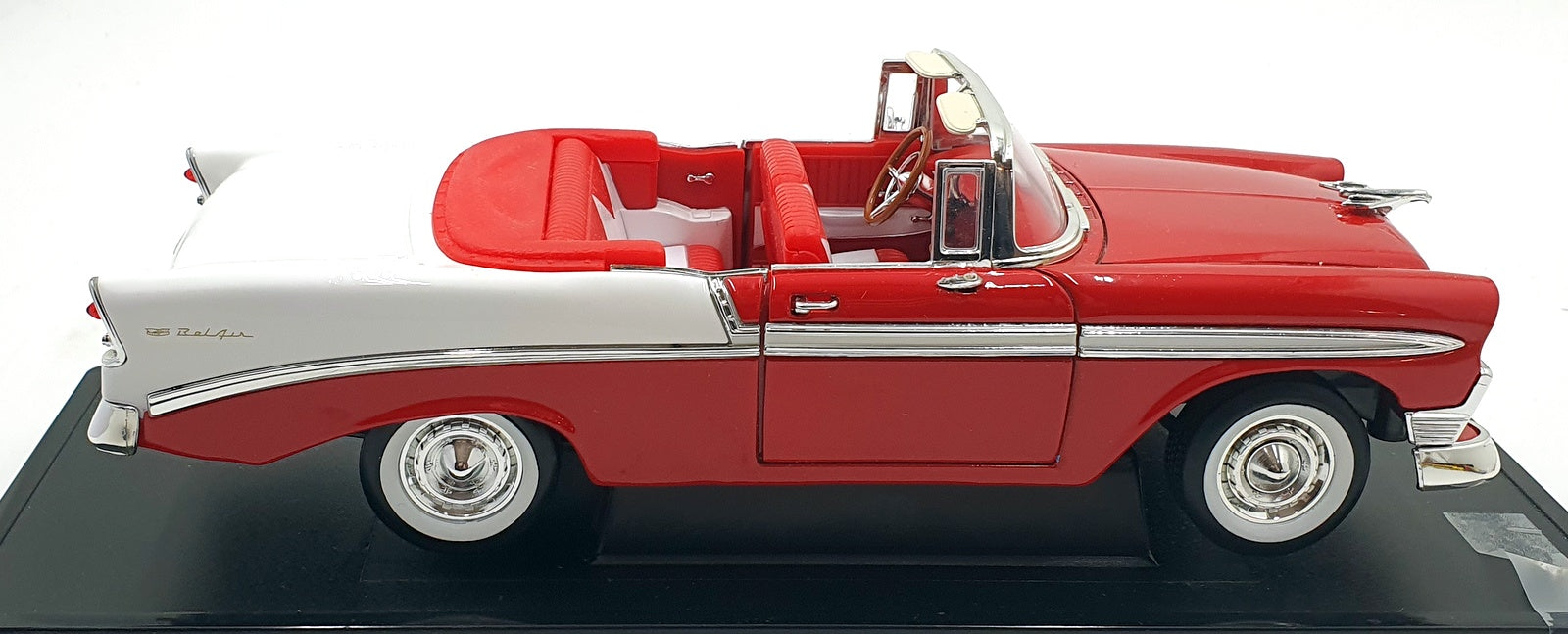 Road Signature 1/18 Scale Diecast 92128 - 1956 Chevrolet Bel Air - Red / White