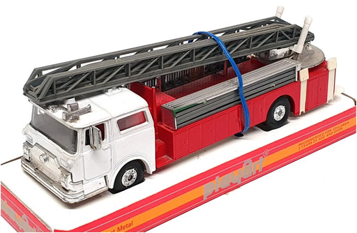 Model Power Playart 24523F - Mack Fire Engine - Red/White
