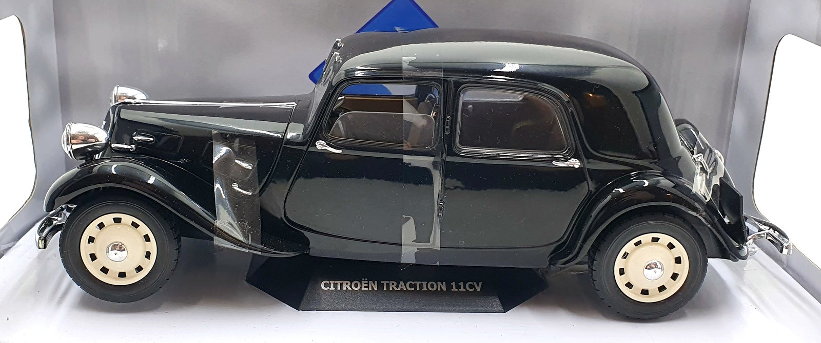 Solido 1/18 Scale Diecast S1800903 - Citroen Traction 11B - Black