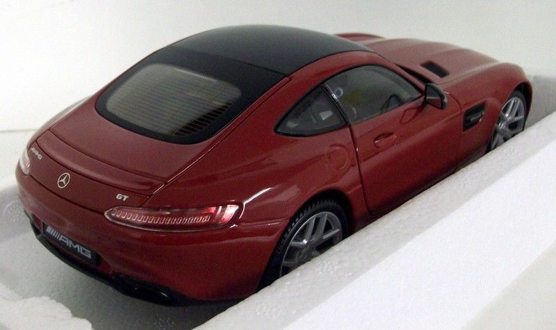 Maisto 1/18 Scale - 38131 Mercedes Benz AMG GT Red Signature series