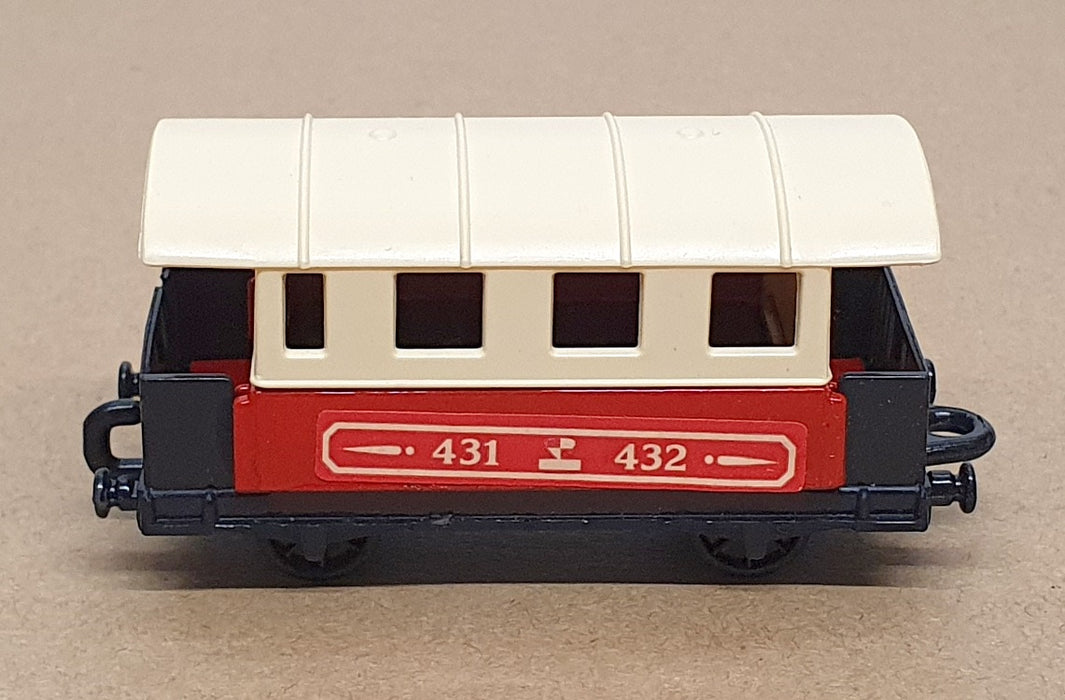 Matchbox 75 Small Scale No. 44 - Passenger Coach - Cream/Red