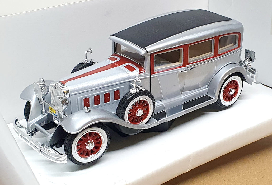 Anson 1/32 Scale Diecast 10101 - 1931 Peerless - Silver/Red