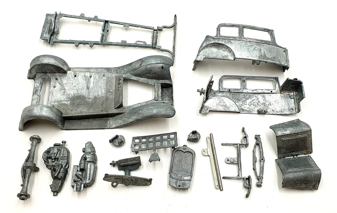Gabriel 1/20 Scale Unbuilt Metal Kit 4866 - Ford Model A Victoria