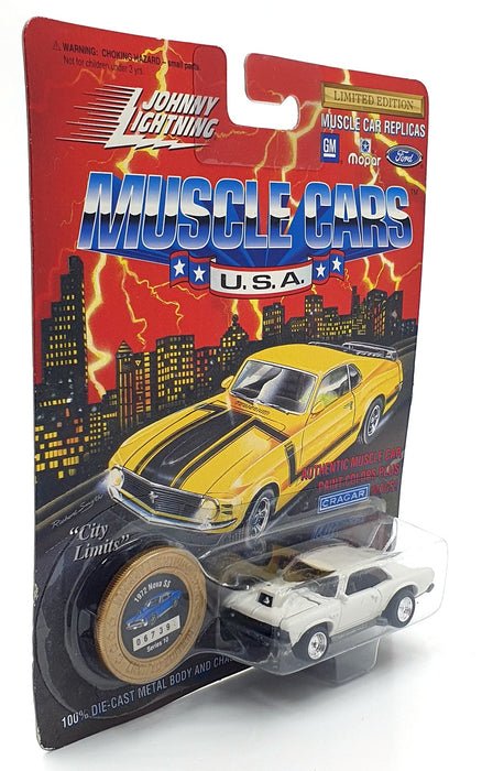 Johnny Lightning 1/64 Scale 200-200 Muscle Cars USA 1972 Chevrolet Nova SS White