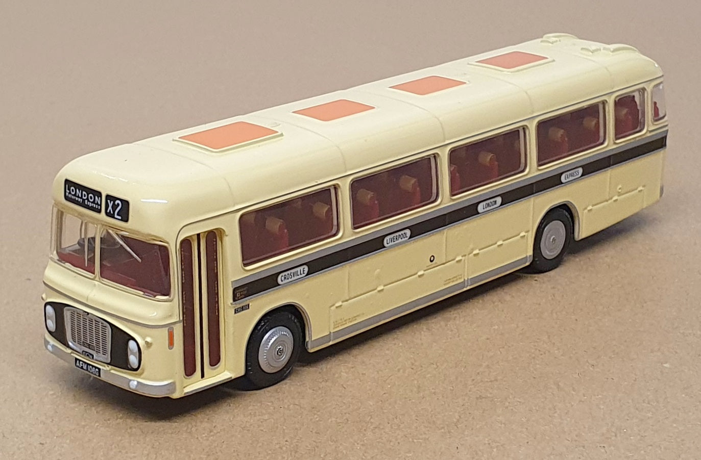 EFE 1/76 Scale 32203 - Bristol RELH Coach Crosville R.X2 - Cream — R.M ...
