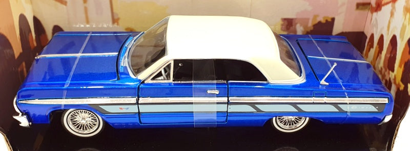 Motor Max 1/24 Scale 79021 - 1964 Chevrolet Impala - Met. Blue/Cream