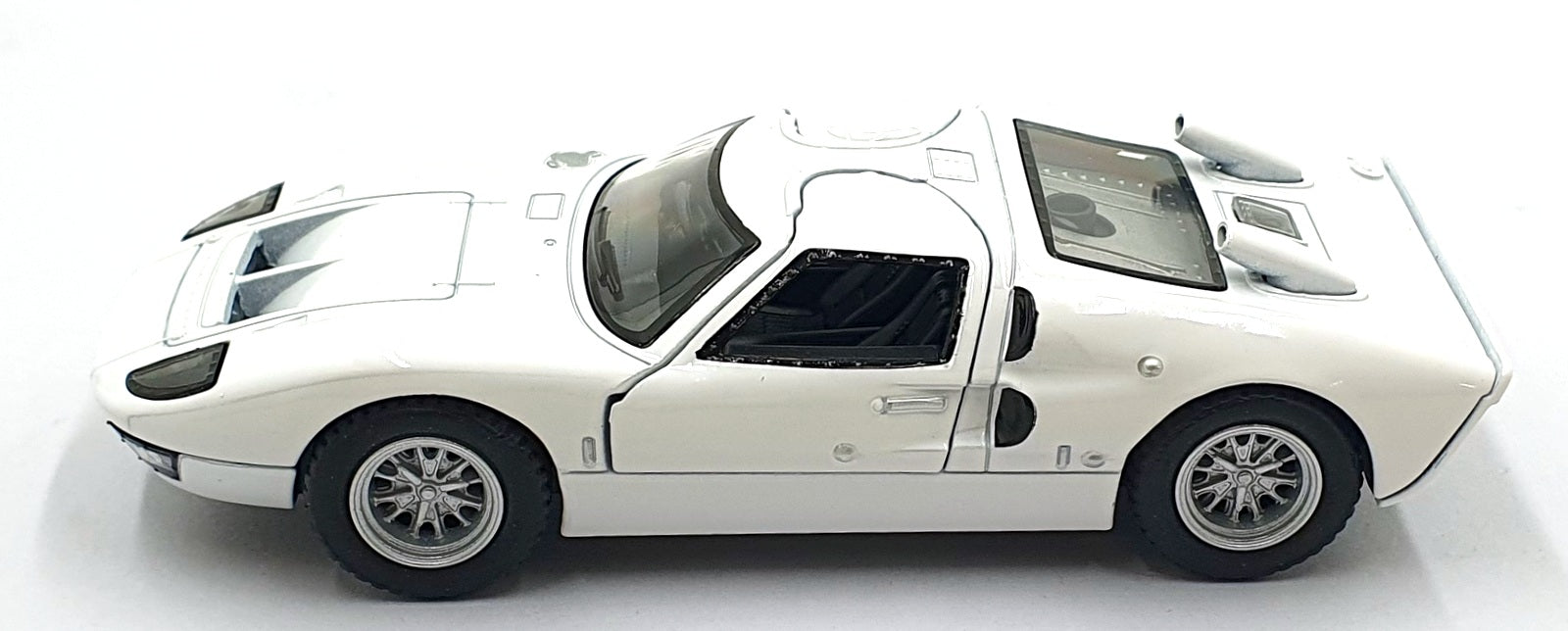 Kinsmart 1/32 Scale Pull Back & Go TY6953 - 1966 Ford GT40 - White