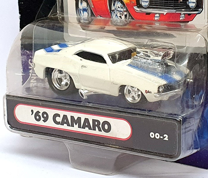 Muscle Machines 1/64 Scale 71161 00-2 - 1969 Chevrolet Camaro - White/Blue