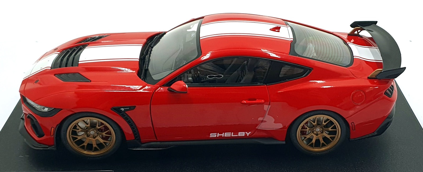 Solido 1/18 Scale Diecast S1813801 - Ford Shelby Mustang Super Snake - Red