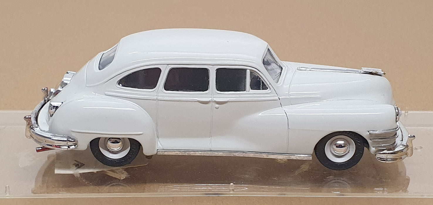 Vitesse 1/43 Scale Diecast 370 - 1947 Chrysler Windsor Sedan - Lt. Grey