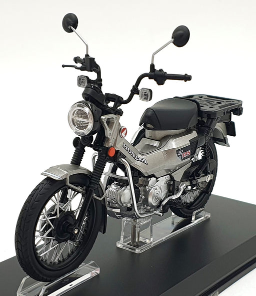 Aoshima 1/12 Scale 11225-4000 - Honda CT125 Motorbike - Silver