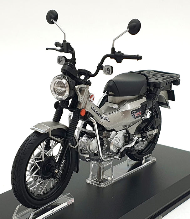 Aoshima 1/12 Scale 11225-4000 - Honda CT125 Motorbike - Silver