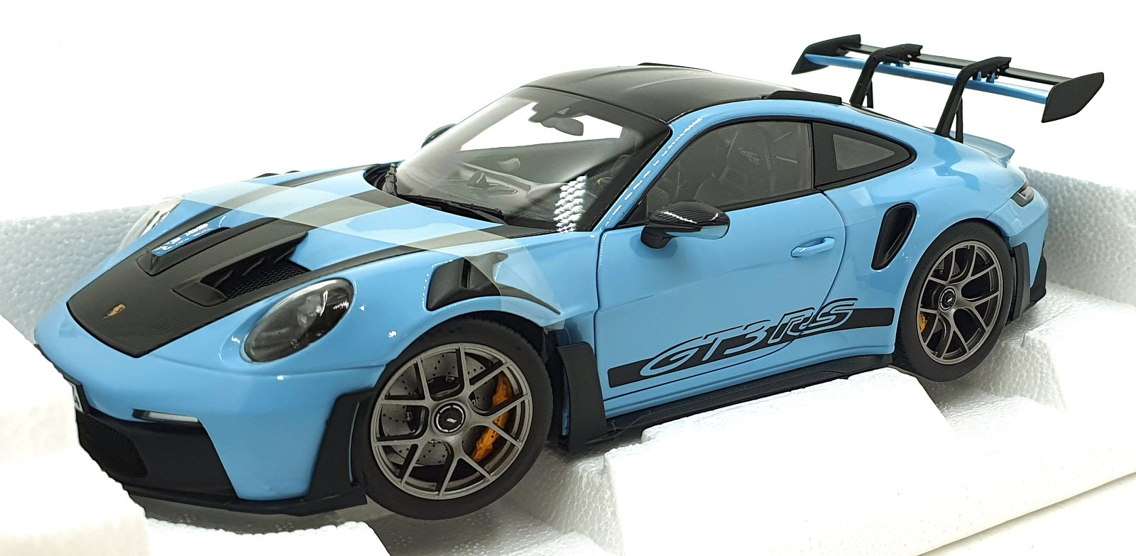 Norev 1/18 Scale Diecast 187367 - 2022 Porsche 911 GT3 RS Weissach Pack - Blue