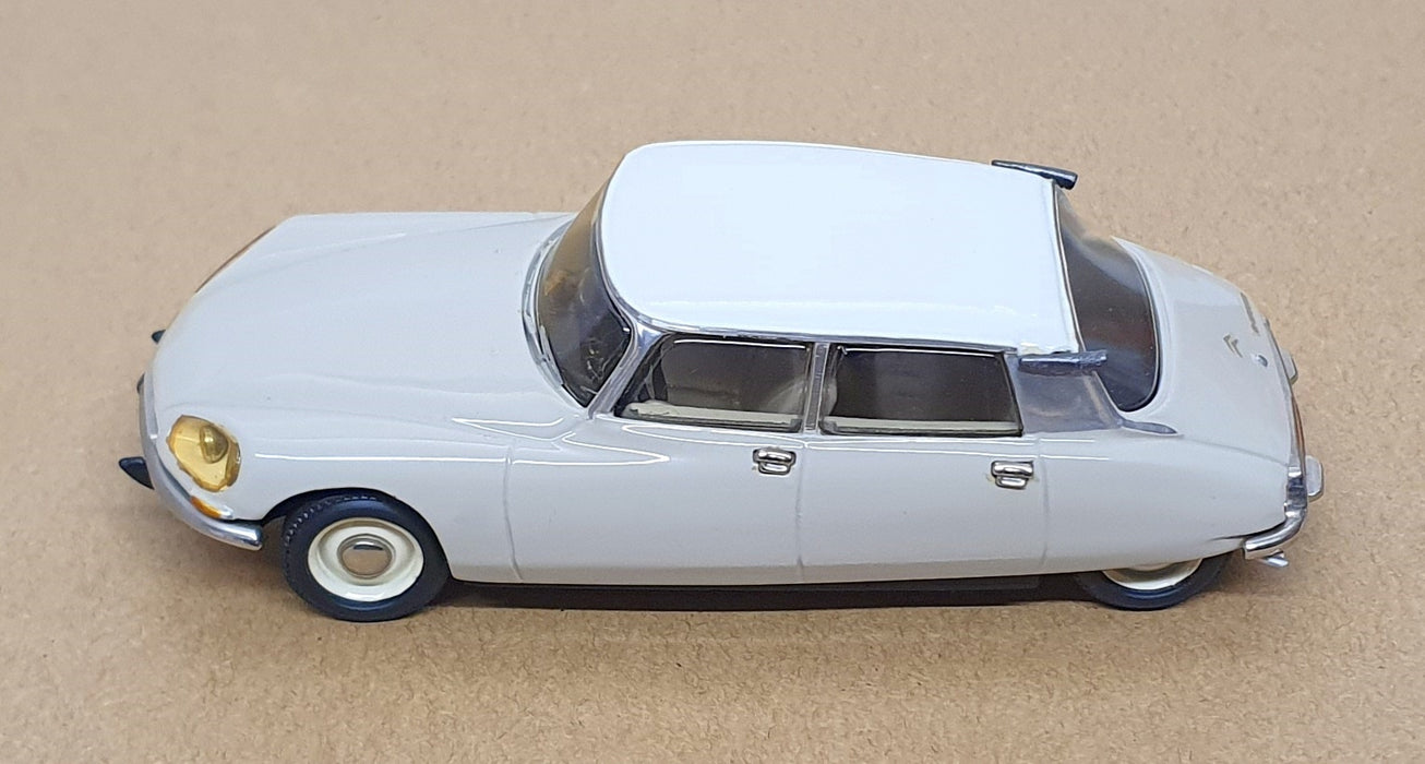 Conquest Models 1/43 Scale Nr. 107 - 1973 Citroen D Special Berline