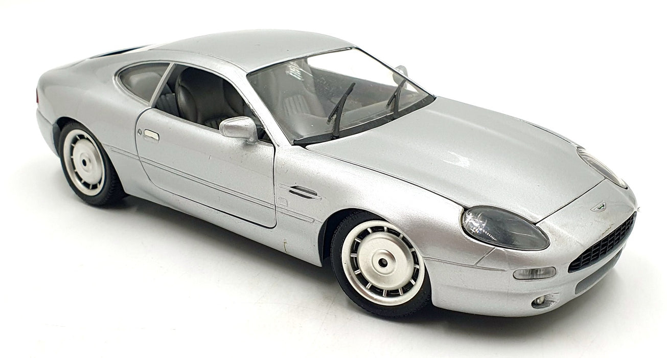 Guiloy 1/18 Scale Diecast 22426H - Aston Martin DB7 - Silver
