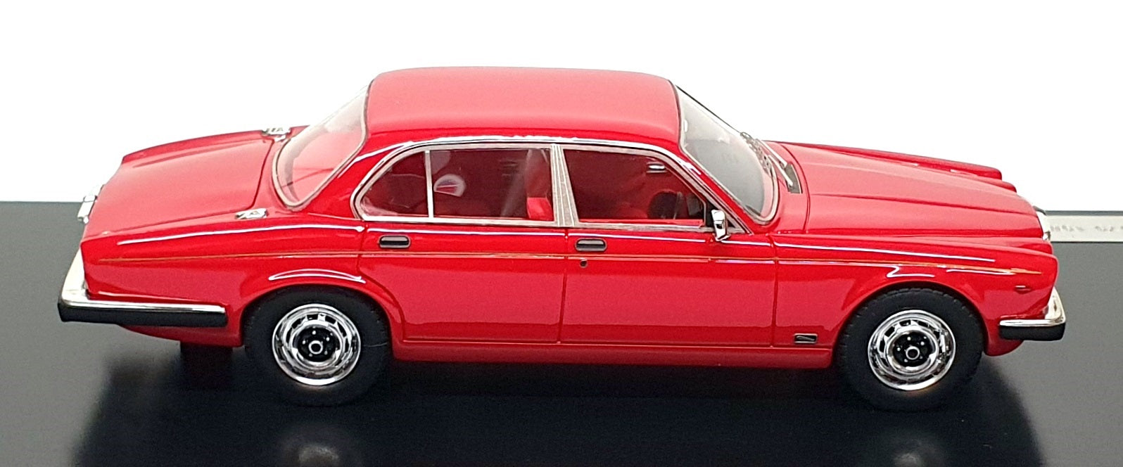 Matrix 1/43 Scale MX41001-281 - 1979-85 Jaguar XJ6 4.2 SIII - Damson Red