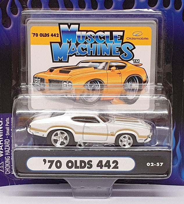 Muscle Machines 1/64 Scale 71161 02-57 - 1970 Oldsmobile 442 - White/Gold