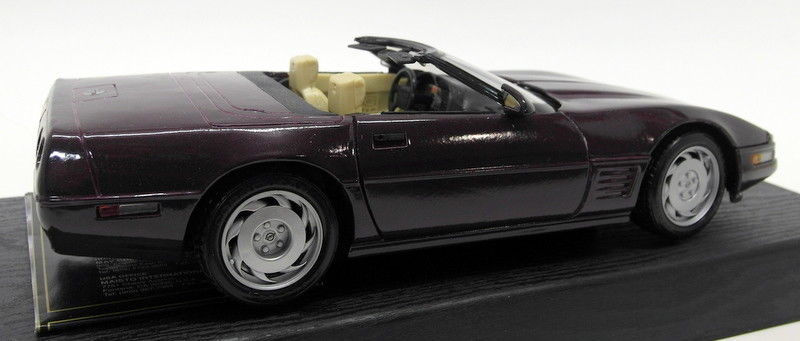 Maisto 1/18 Scale Diecast 31830 - Corvette LT-4 Convertible 1996 Purple