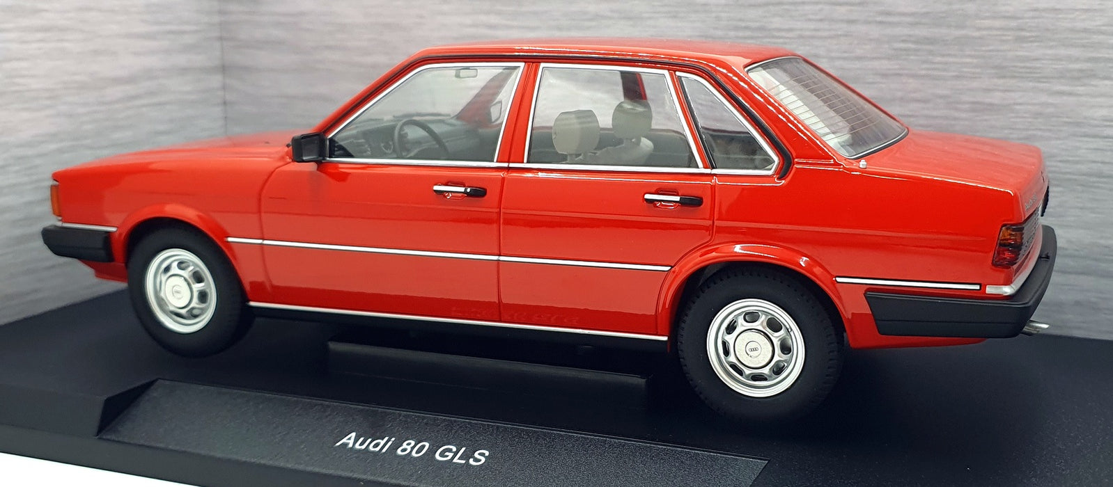 MCG 1/18 Scale Diecast MCG18526 - Audi 80 GLS - Red