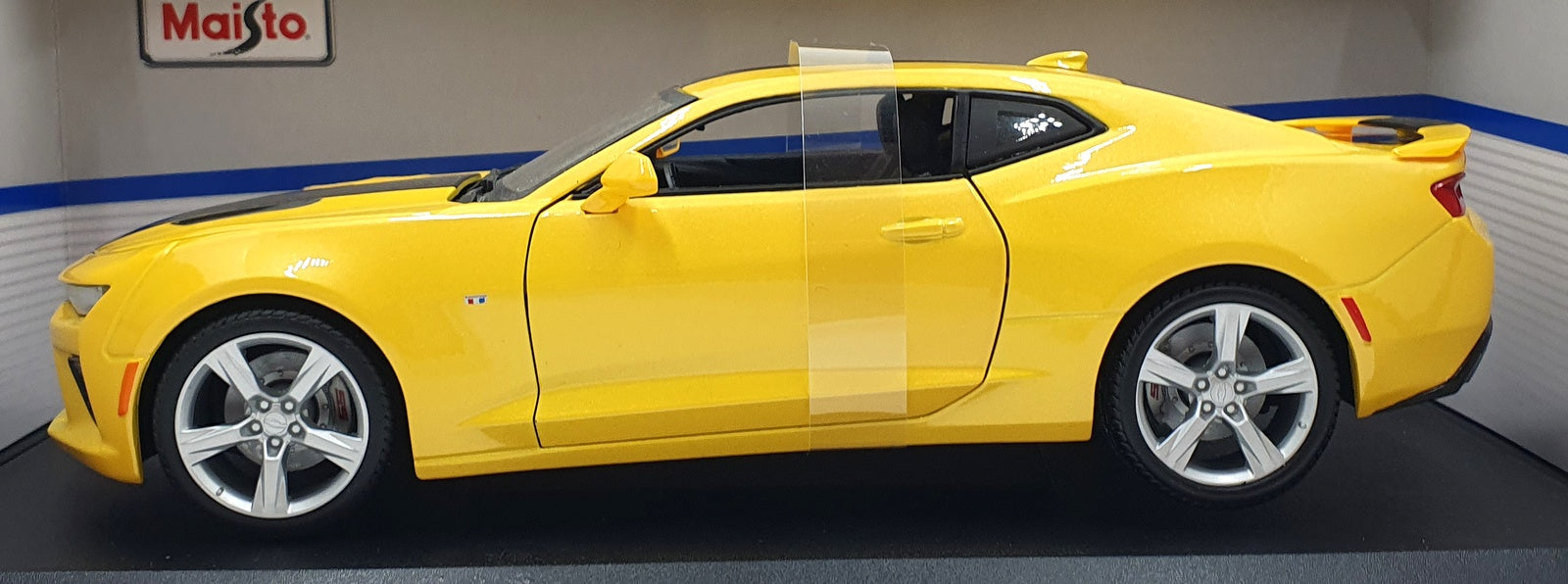 Maisto 1/18 Scale Diecast 31689 - 2016 Chevrolet Camaro SS - Yellow