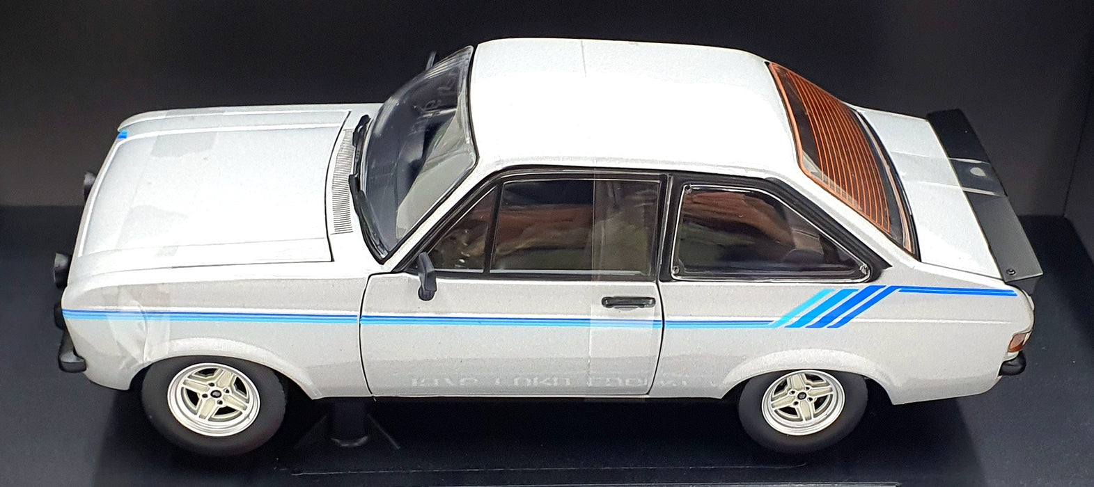 Sun Star 1/18 Diecast 4637R - 1980 Ford Escort Harrier - Stratos Silver