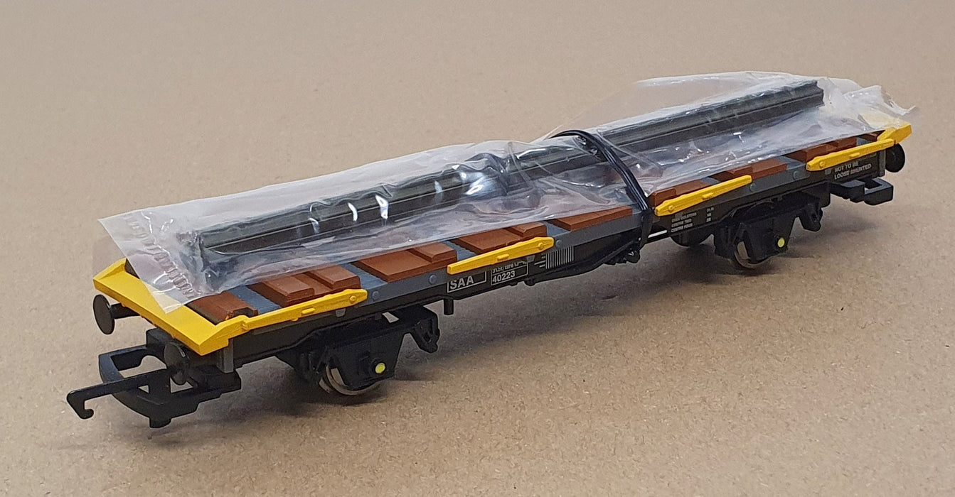 Hornby OO Gauge (1/76) R 6210 - 45 Ton GLW Steel Carrier With Rail Load