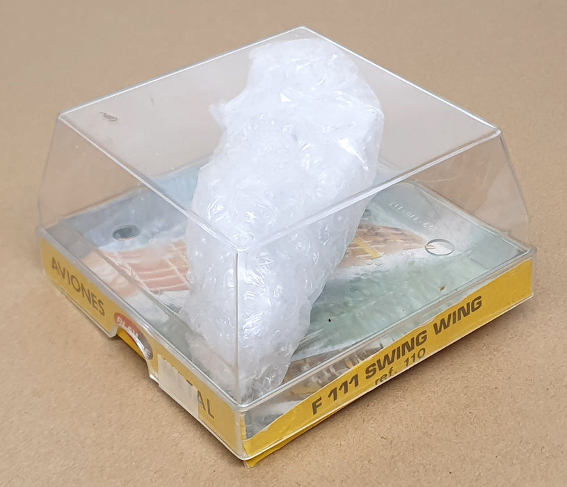 Aviones Diecast 110 - General Dynamics F 111 Swing Wing Fighter Jet - White