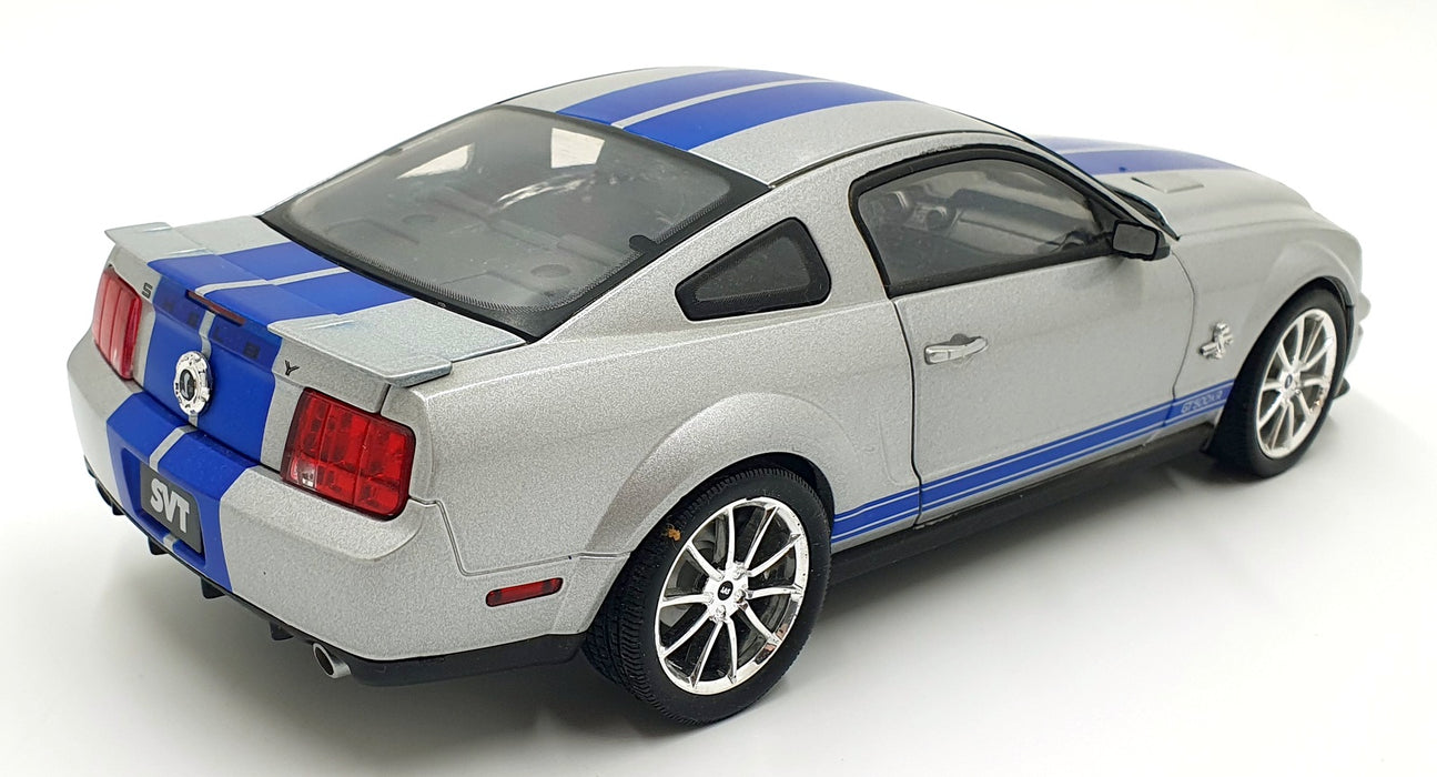 Shelby Collectibles 1/18 Scale DC16126F - 2008 Shelby GT500KR - Silver/Blue