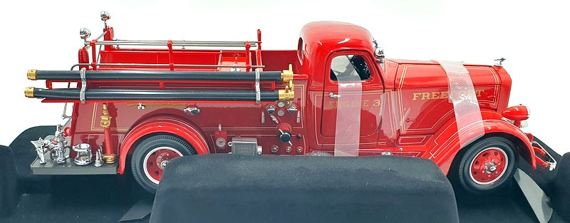 Road Signature 1/24 Scale 20148 - 1939 American LaFrance B550RC - Red