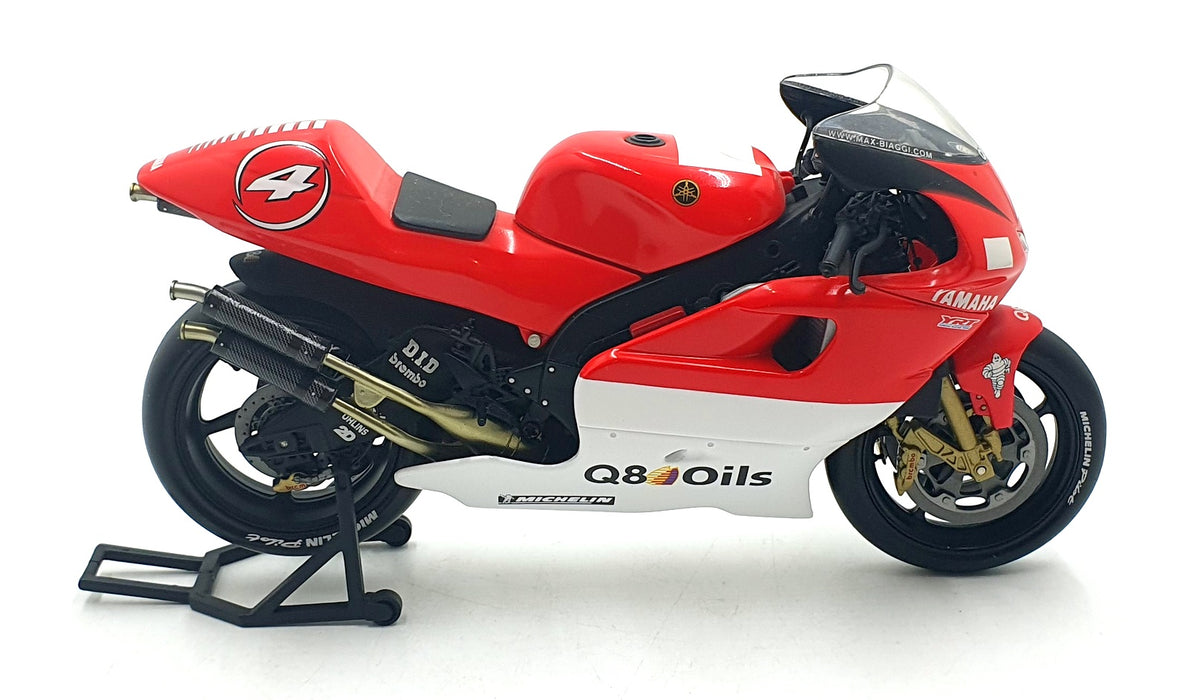 Minichamps 1/12 Scale 122 006304 - Yamaha YZR 500 Max Biaggi 2001