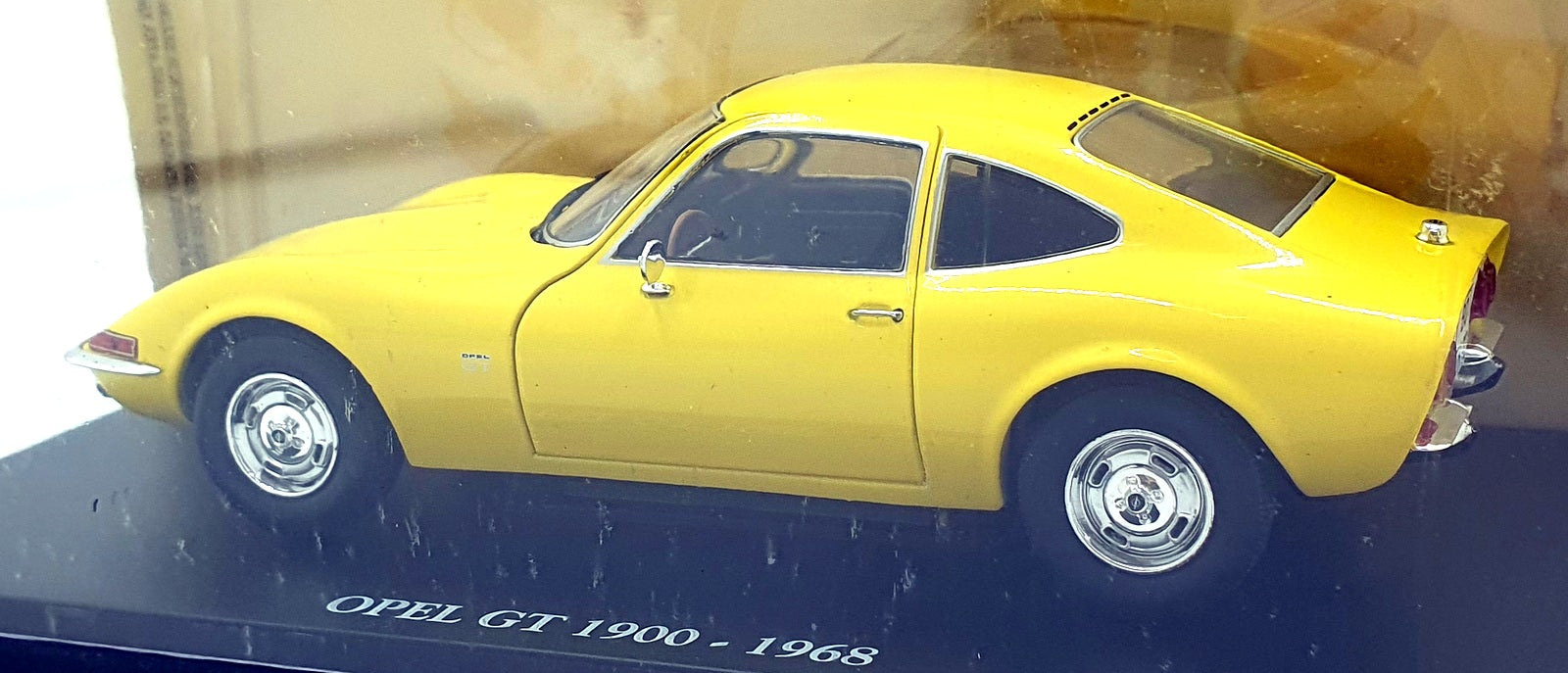 Altaya 1/24 Scale Diecast ALA0043 - 1968 Opel GT 1900 - Yellow