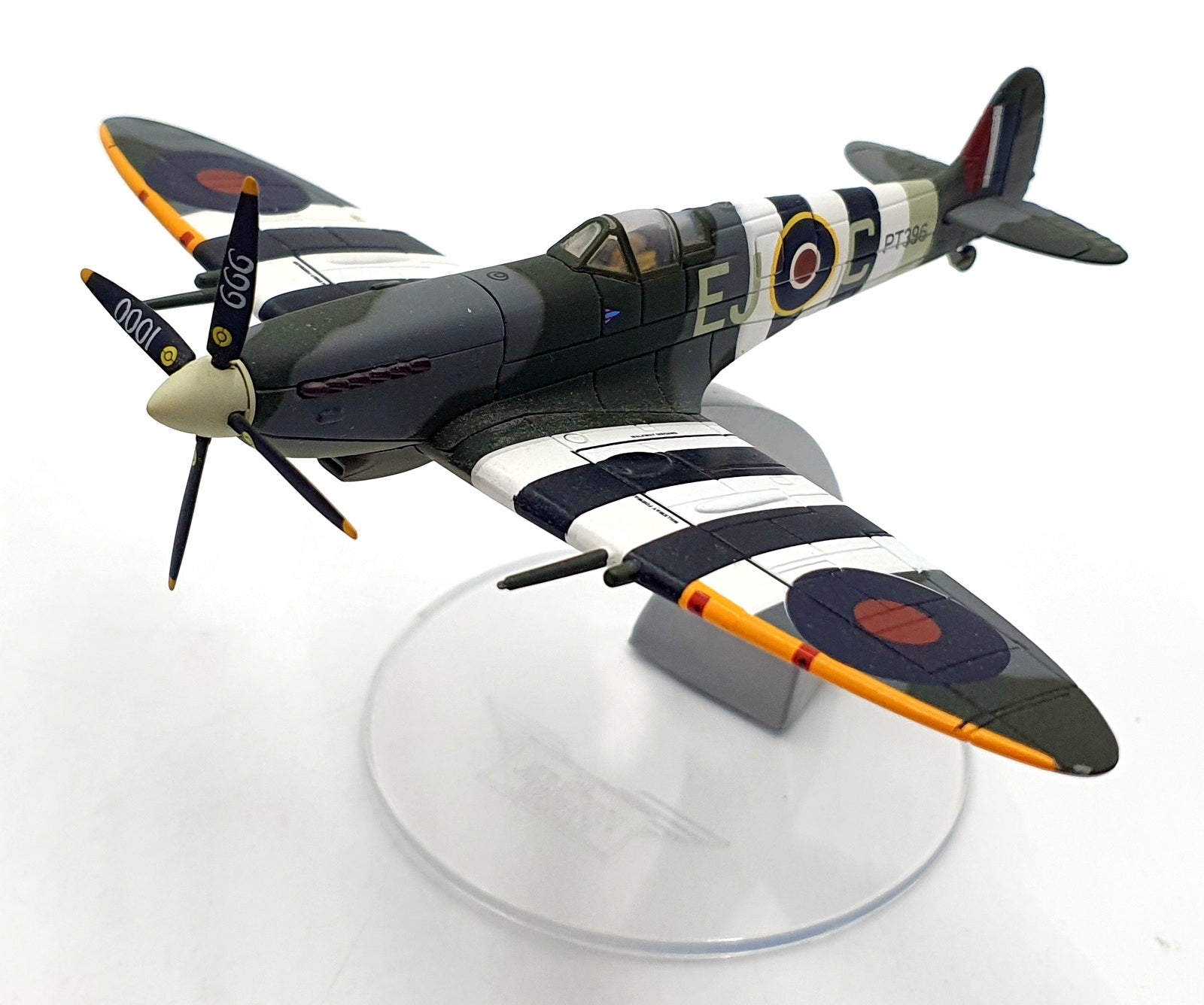 Corgi 1/72 Scale AA31932 - Supermarine Spitfire MKIX J Charles 1000 Kill