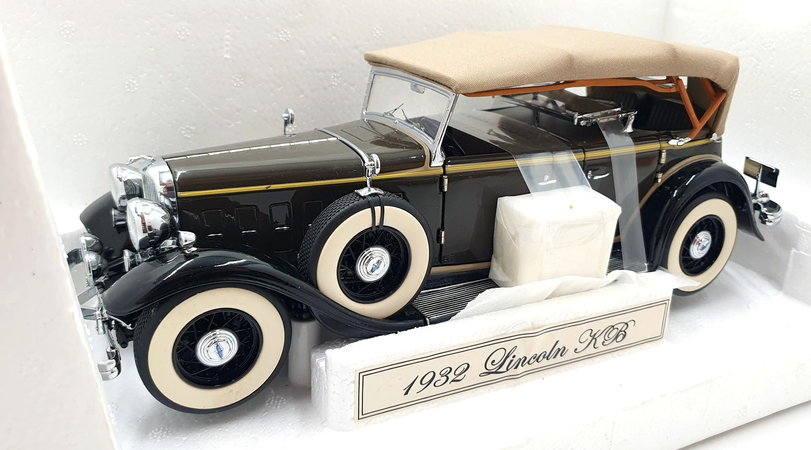 Motor City Classics 1/18 Scale Diecast 73005 - 1932 Lincoln KB - Met Brown