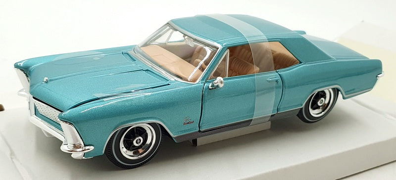 Maisto 1/26 Scale 31214 - 1965 Buick Riviera - Light green