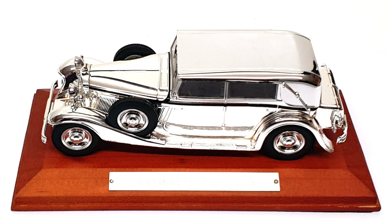 Atlas Silver Cars 1/43 Scale 7 687 102 - Maybach Zeppelin - Chrome Silver