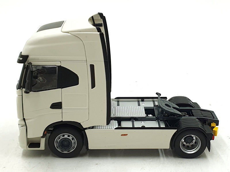 Marge Models 1/32 Scale 2231-01 Iveco S-Way 4x2 Truck - White