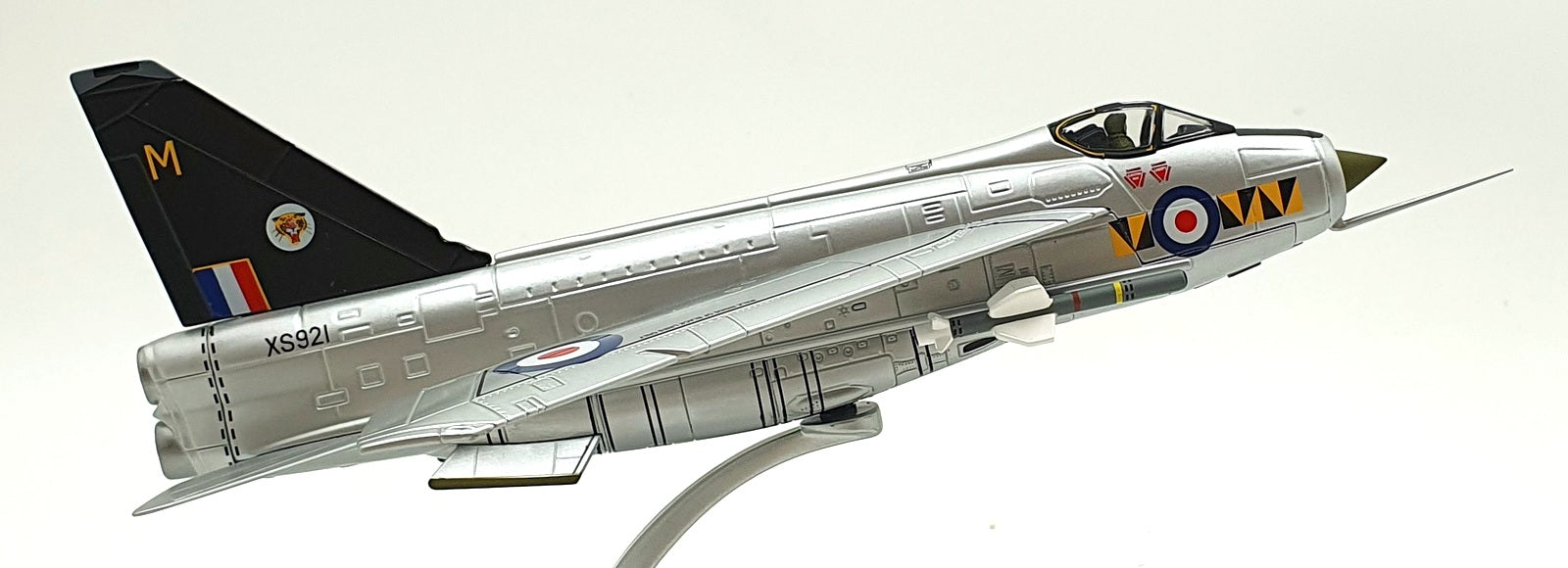 Corgi 1/72 Scale AA32312 - BAC Lightning F6 - XS921, RAF 74 Sqn Singapore 1969