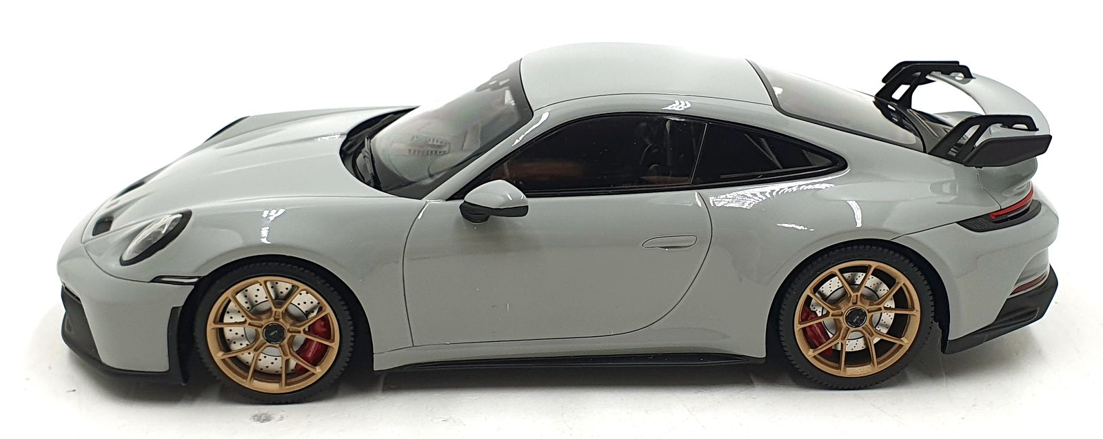 Minichamps 1/18 scale 117 069001 - 2021 Porsche 911 (992) GT3 Chalk Gold